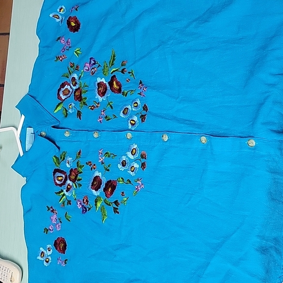 Embroidered designs made in Guatemala button down top. - Picture 2 of 9